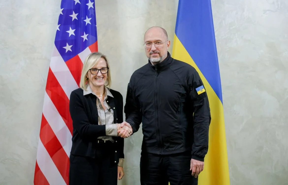 Обговорили постачання американського LNG для потреб України: Шмигаль зустрівся із повіреною у справах США