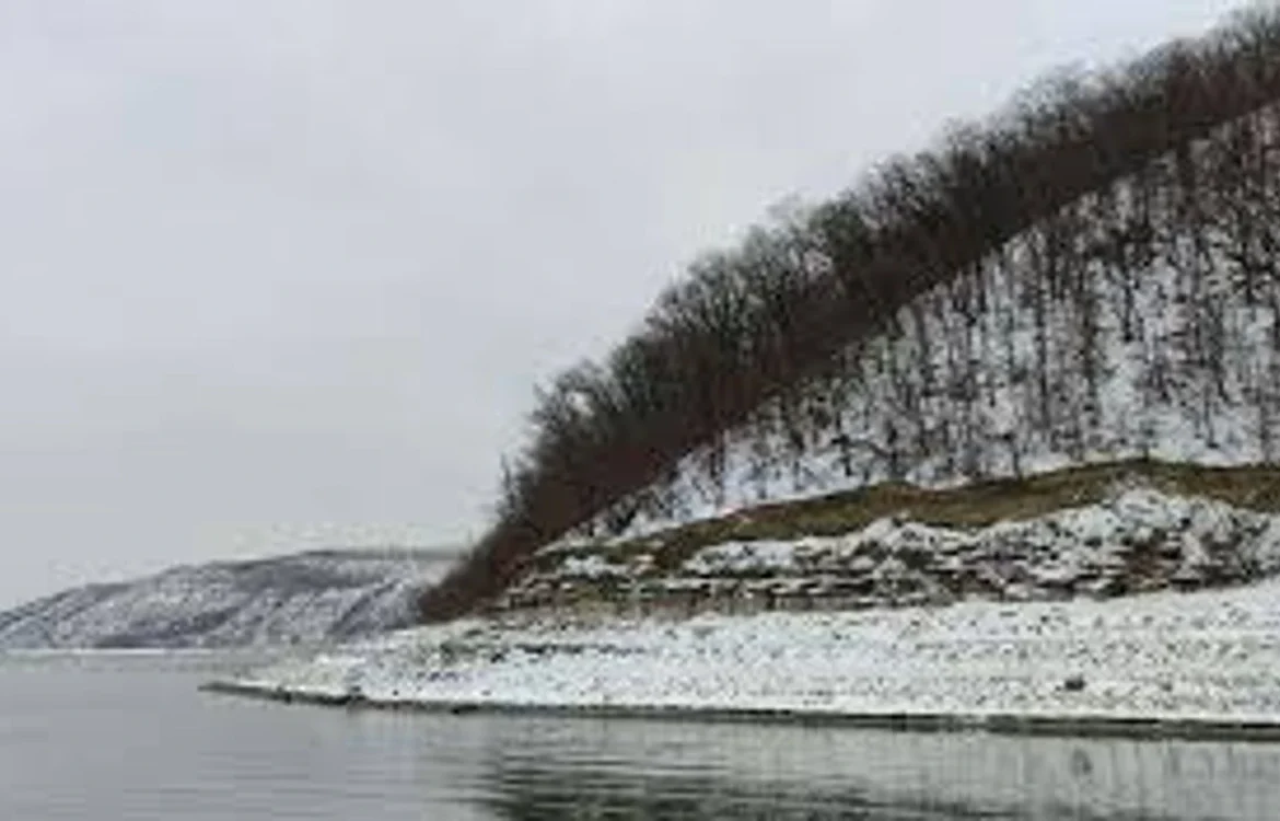 Спершу йшов по кризі, а потім вирішив перетнути кордон вплав: на Дністрі потонув 31-річний чоловік