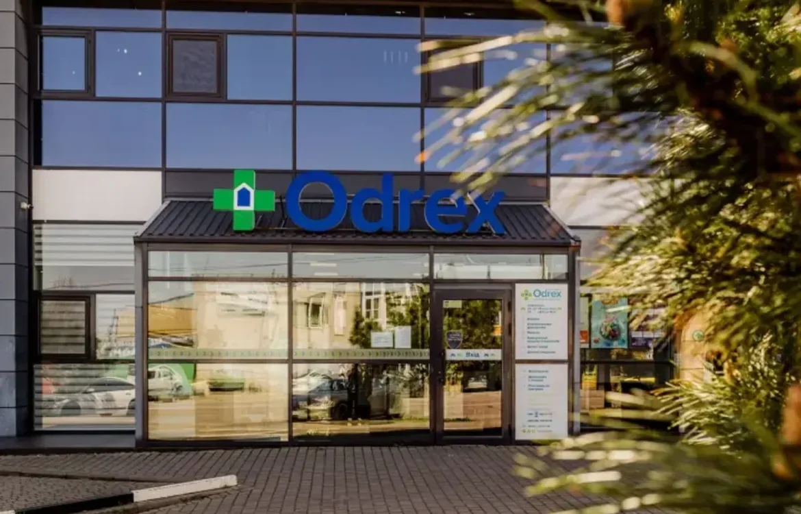 Чому НСЗУ та МОЗ ігнорують питання журналістів про співпрацю зі скандальною клінікою Odrex?