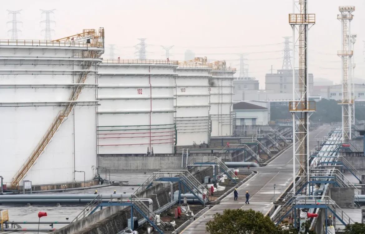 Нафту з рф замість Індії у лютому скуповують зі знижками нафтопереробники з Китаю - Bloomberg