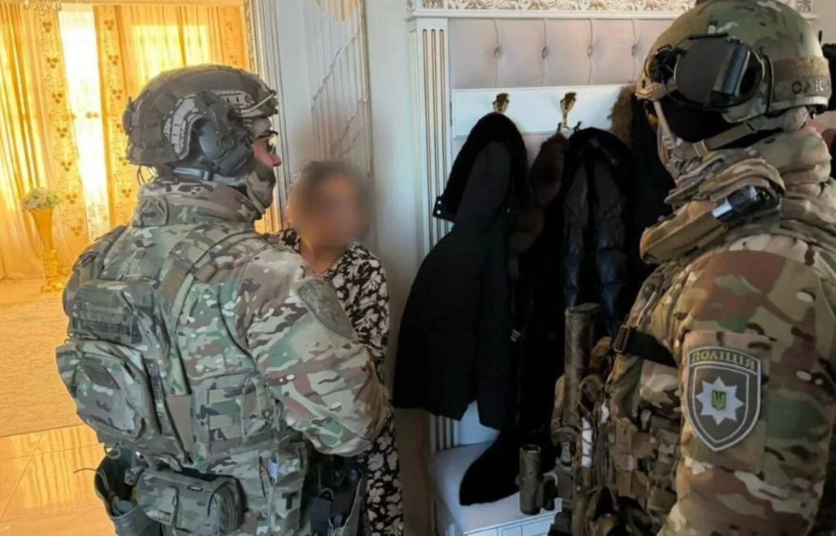 Обманом виманили у родин військових 1,4 млн гривень - в Києві затримали