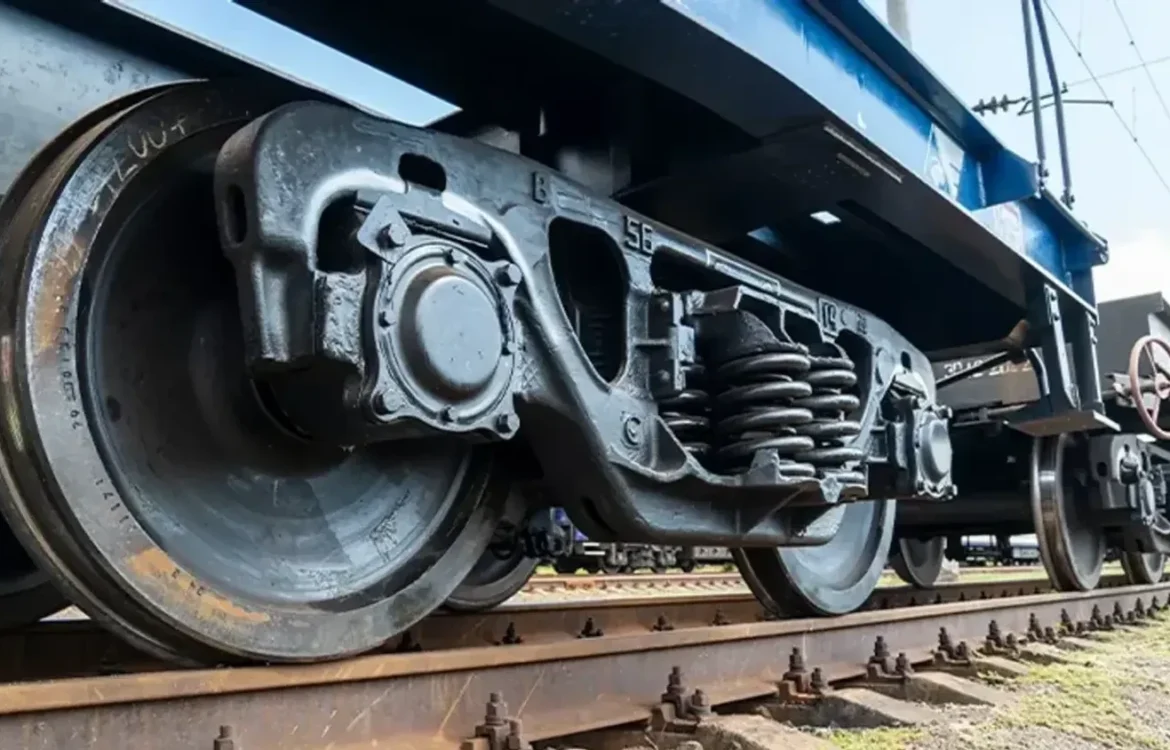 У Миколаєві російський дрон атакував вагон потяга і поранив залізничника, у березні вже 18 ударів рф по залізниці