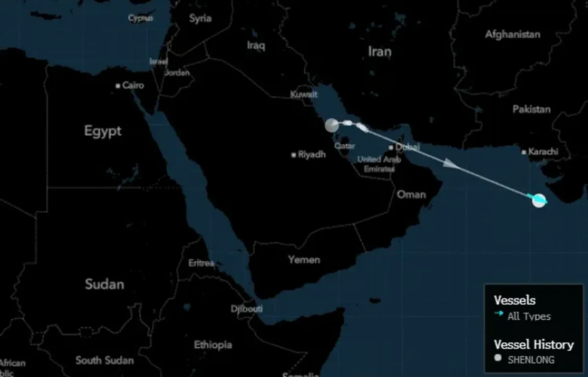 Танкер з мільйоном барелів нафти прорвав