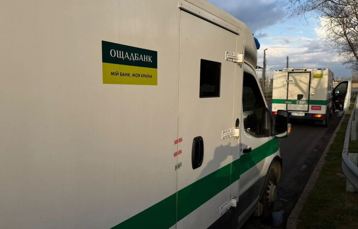 Угорщина повернула Ощадбанку пошкоджені інкасаторські авто, а золото та мільйони - ще ні