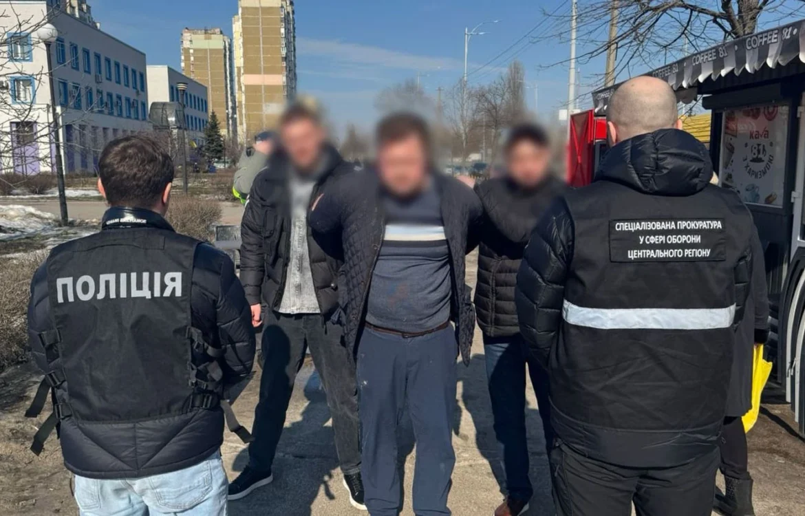 Обіцяв статус священника за 10 000 доларів для виїзду за кордон - у Києві затримали чоловіка