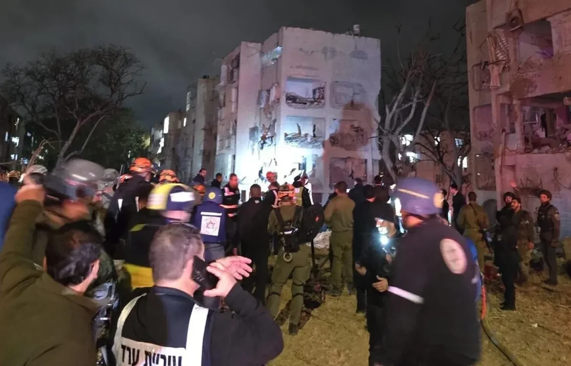 Іран атакував балістичною ракетою Ізраїль: щонайменше 100 поранених