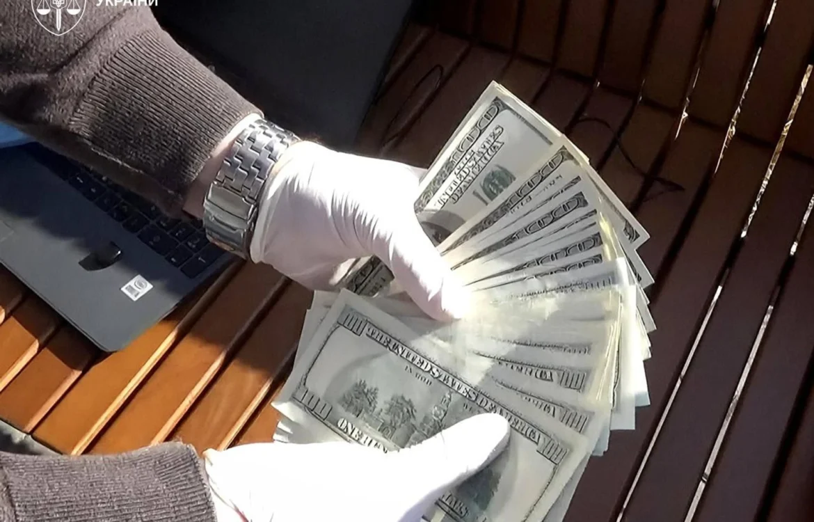 Полковника Нацгвардії затримали за намагання купити