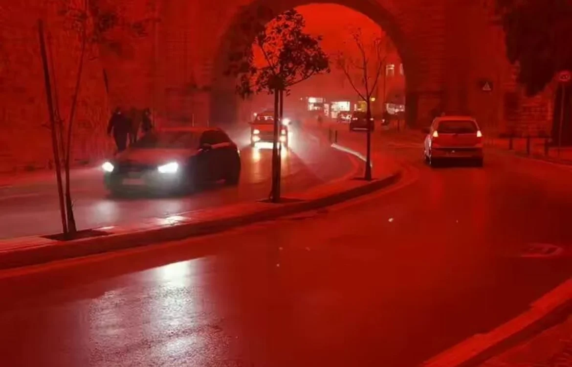 Після пилової бурі з Сахари на Криті негода накрила Грецію - через шторм є загиблий