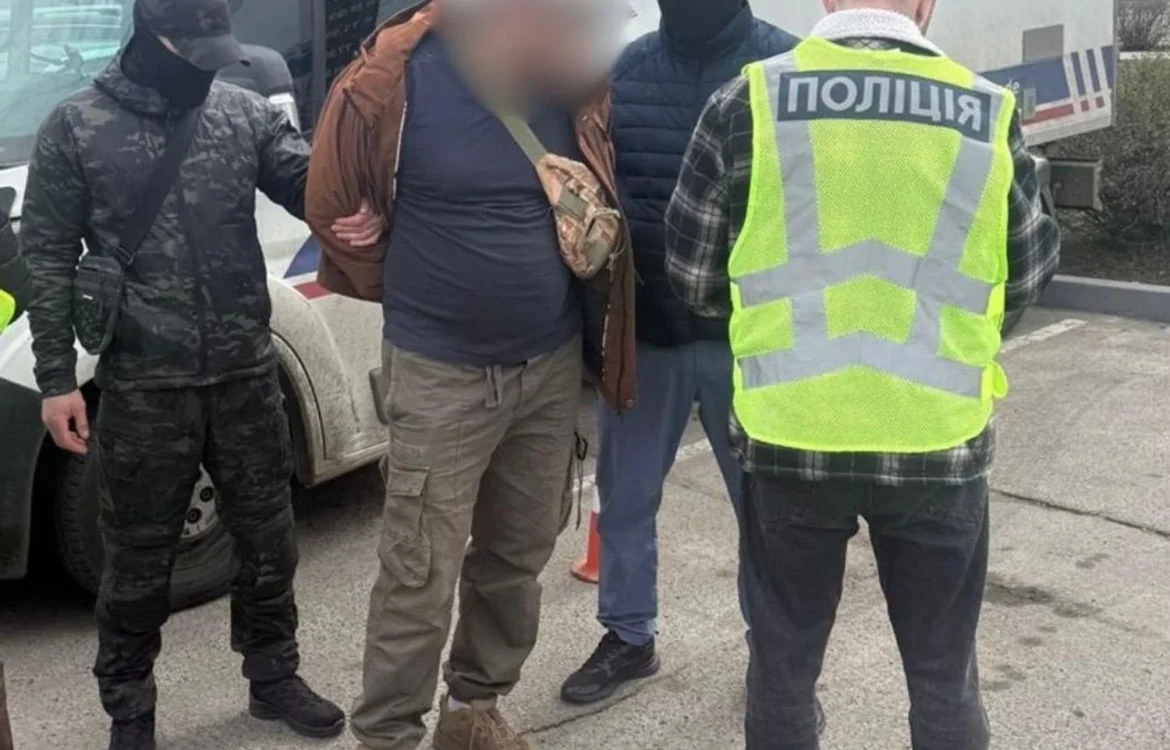 Через ліс з інструкціями та запрограмованим GPS: у Києві викрили схему переправлення чоловіків до ЄС через білорусь