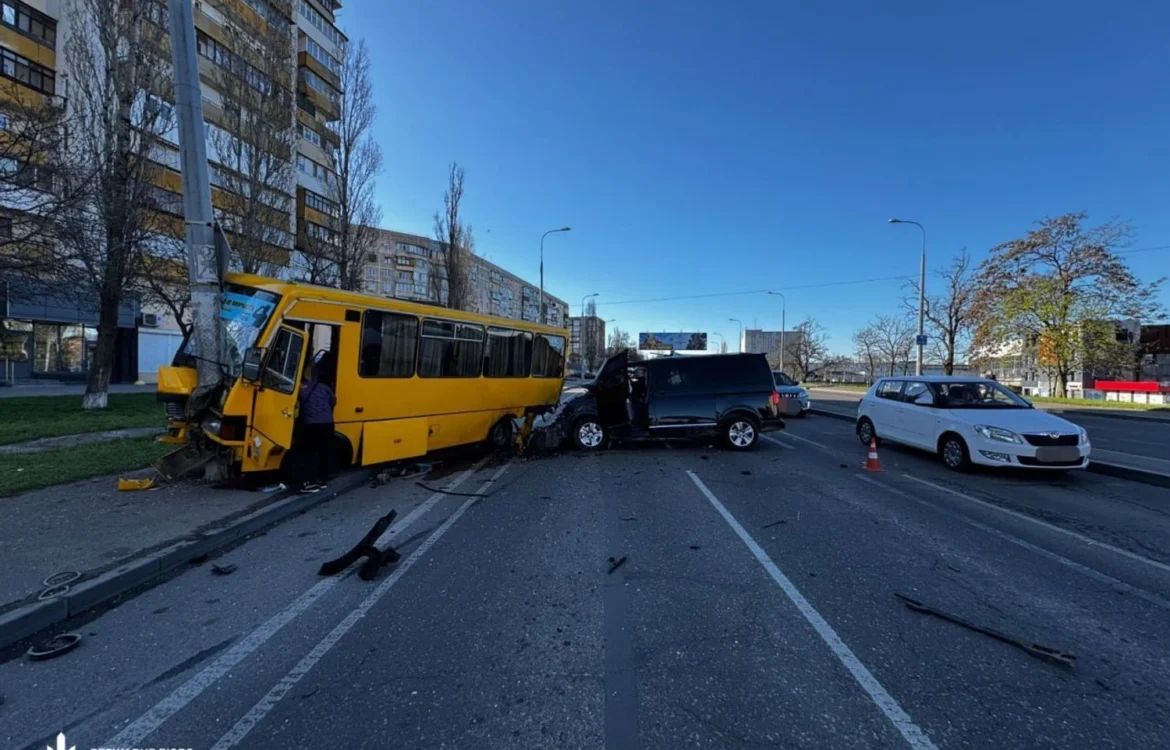 Смертельна ДТП з маршруткою в Одесі: військовому повідомили про підозру та відправили під варту