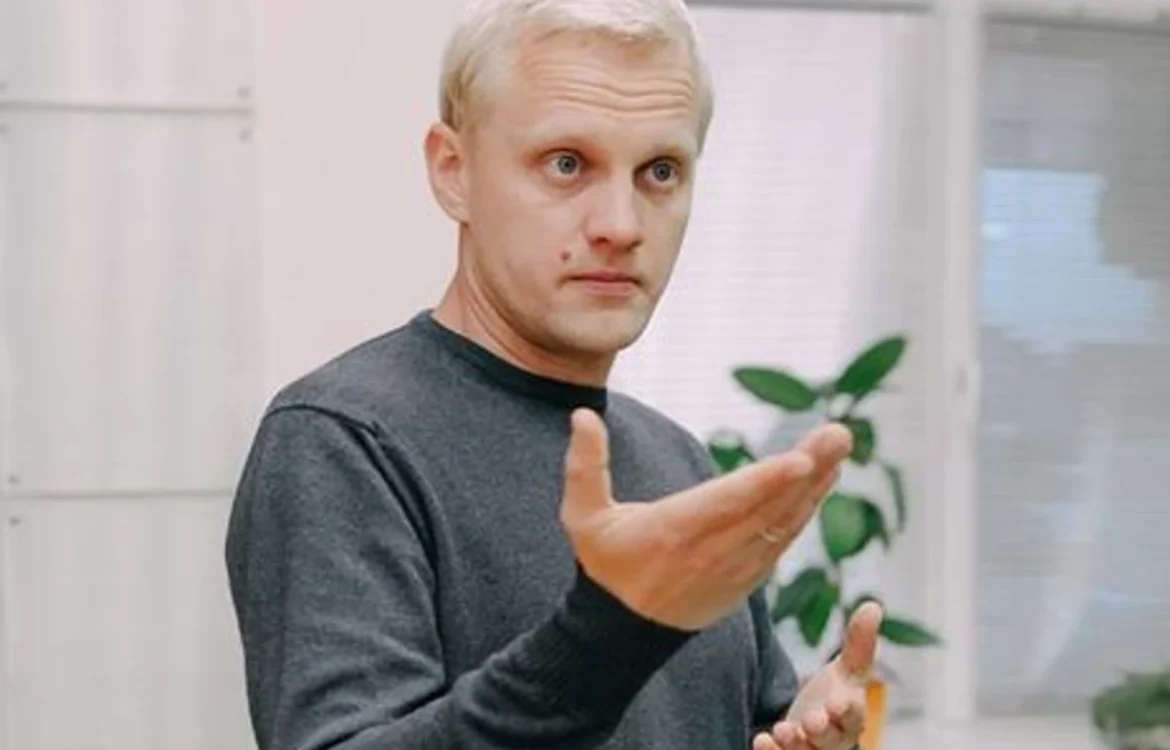 На суддів Шабуніна, якого судять за фіктивну службу, тиснуть його колеги-активісти - рух