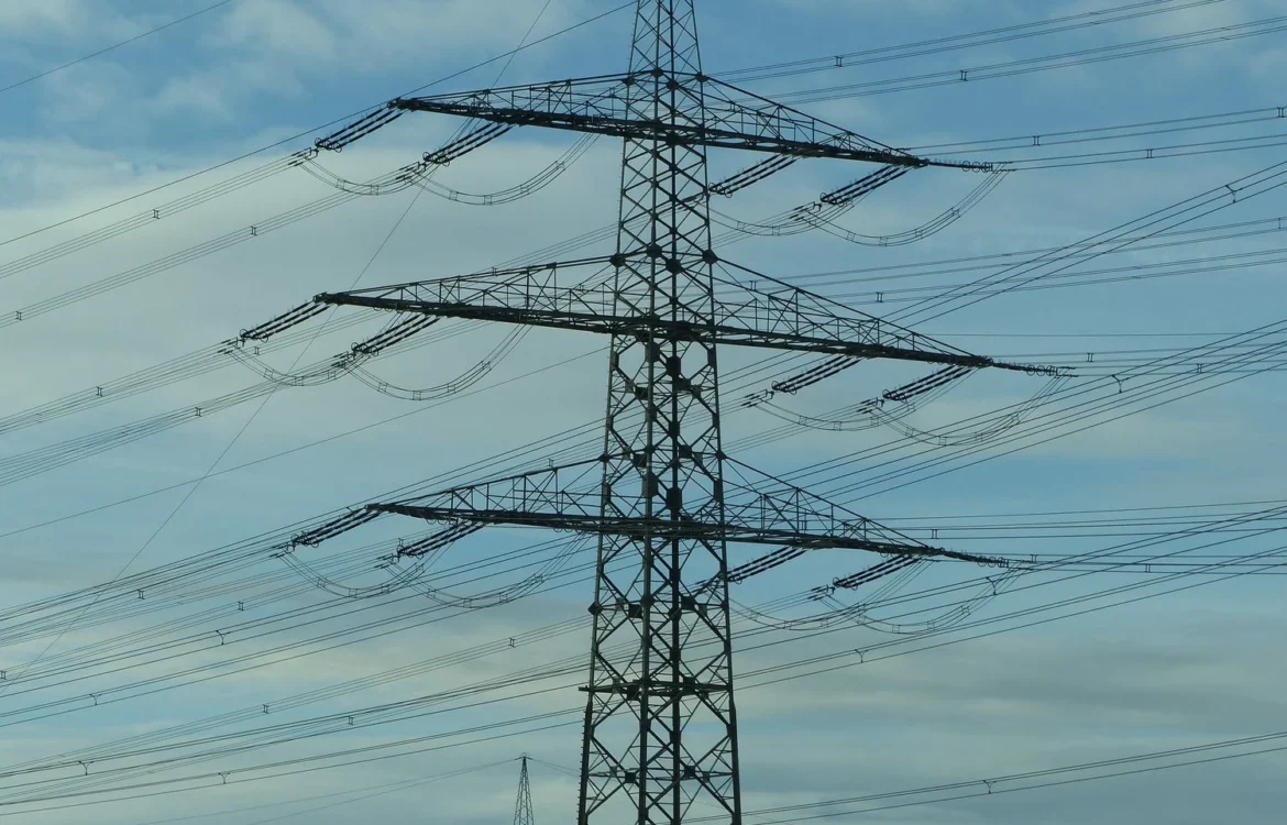 росія атакувала енергетику і спричинила перебої зі світлом у 7 областях