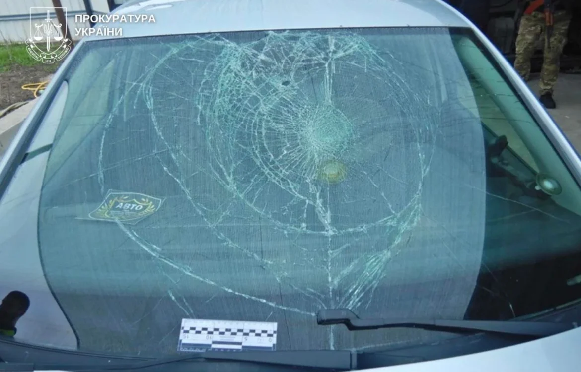 У Кропивницькому чоловіку, який провіз військового ТЦК на капоті авто, повідомлено про підозру