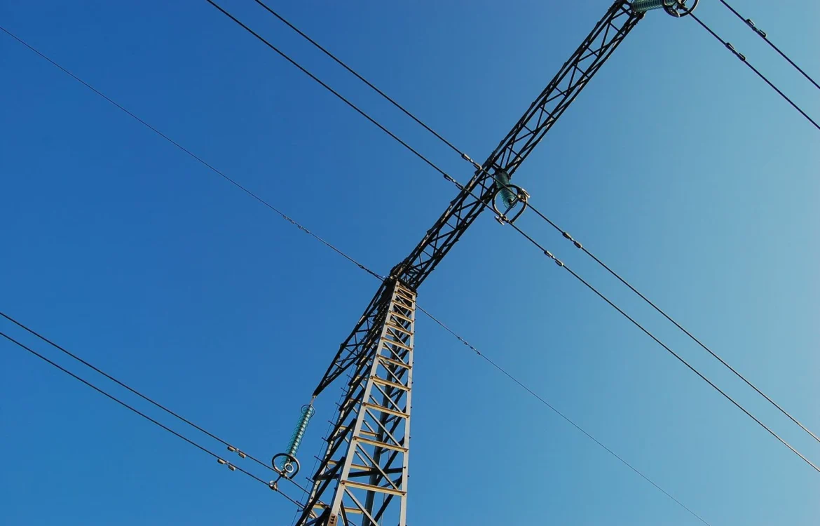 Перебої зі світлом у 13 областях через ворожі атаки та негоду