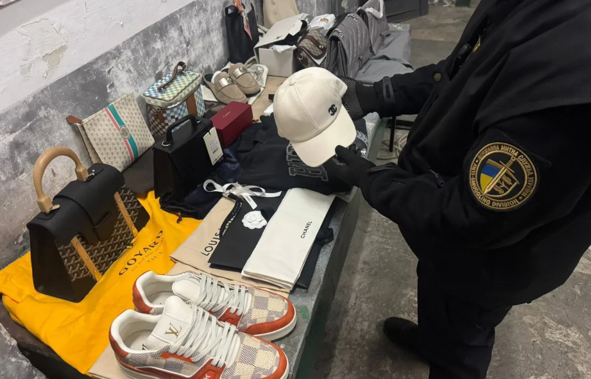 Balenciaga, Hermes, Cartier і не тільки - в Україну хотіли ввезти без декларування люксових товарів на мільйон