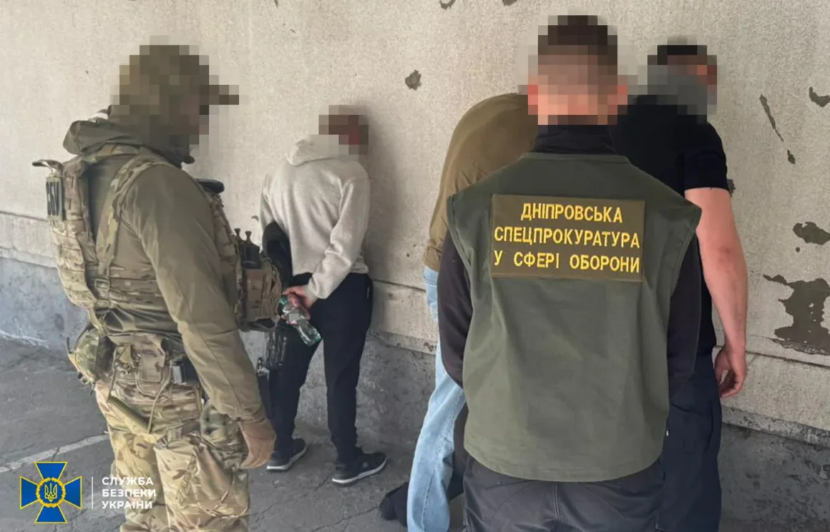 У Дніпрі затримали співробітника ТЦК, який вимагав у ветерана 1,5 тис. доларів за зняття з військового обліку - СБУ