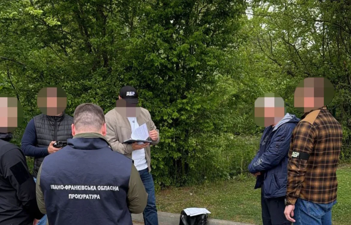 Отримав 18 тисяч євро за обіцянку підкупити прокурорів - на Прикарпатті викрили адвоката