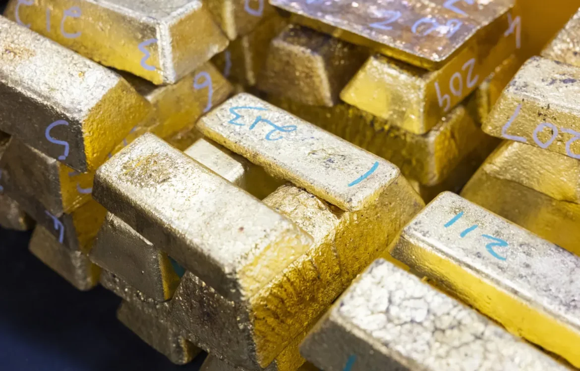 Золото дешевшає через страхи інфляції на тлі затяжної війни з Іраном та кризи в Ормузькій протоці
