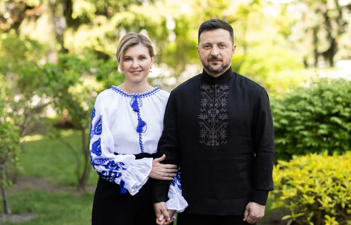 Зеленський з дружиною показали фото у вишиванках
