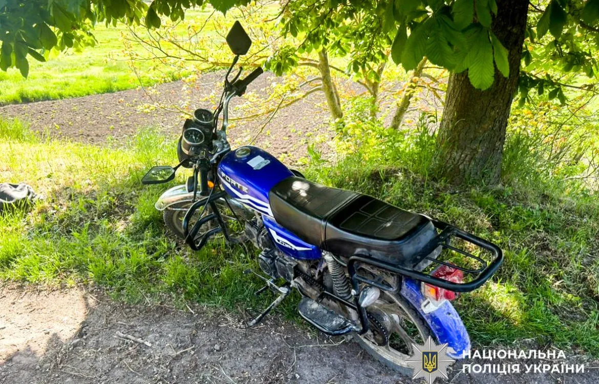 На Рівненщині в ДТП травмувалися водій мотоцикла та троє пасажирів, серед них - двоє дітей
