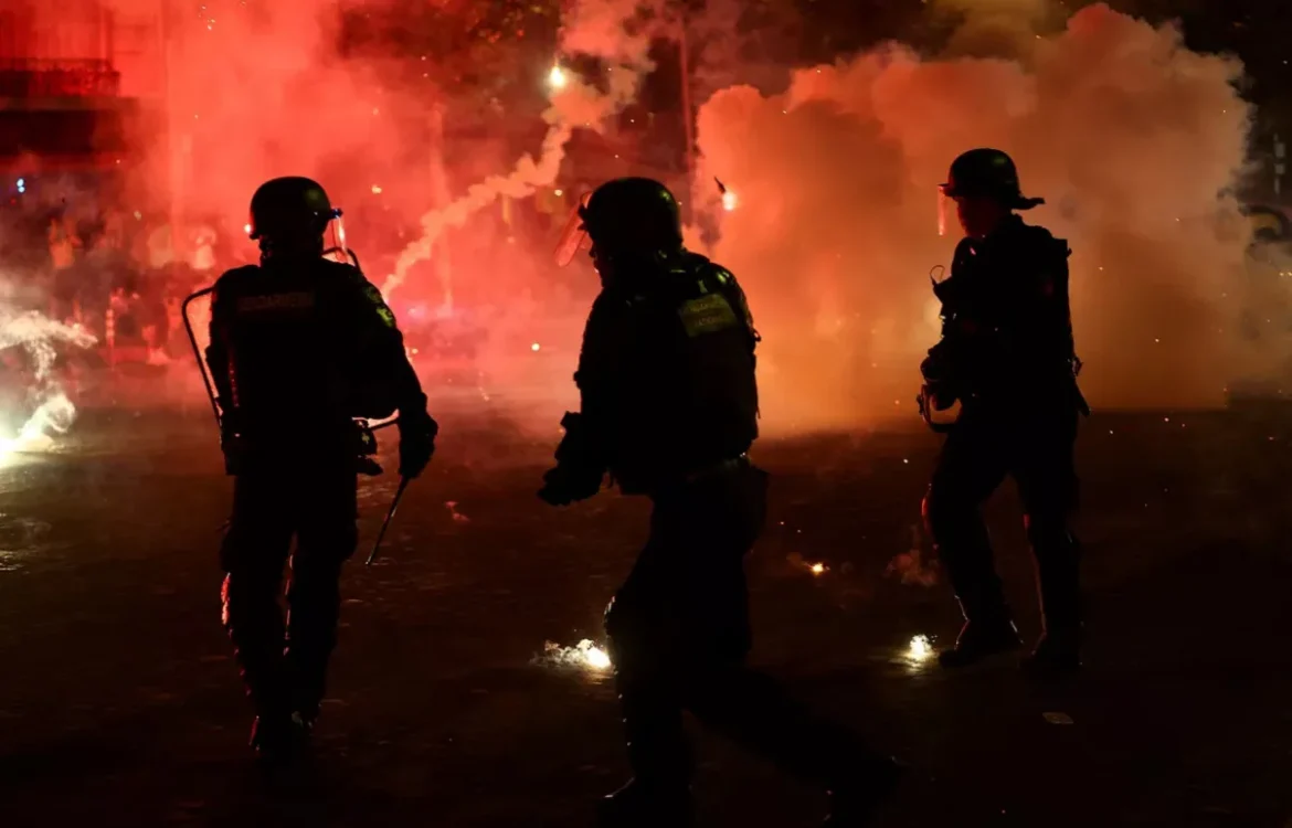 Масові сутички, поранені поліцейські та сотні затриманих: у Парижі гучно відзначили перемогу ПСЖ в Лізі чемпіонів