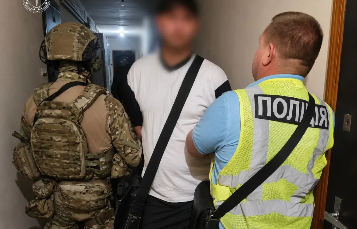 У Києві знайдений за оголошенням ремонтник з гранатою та ножем пограбував пенсіонерку
