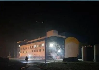 За 15 км від Чорнобильської АЕС: на місці удару по будівлі сховища ядерного палива виявили уламки