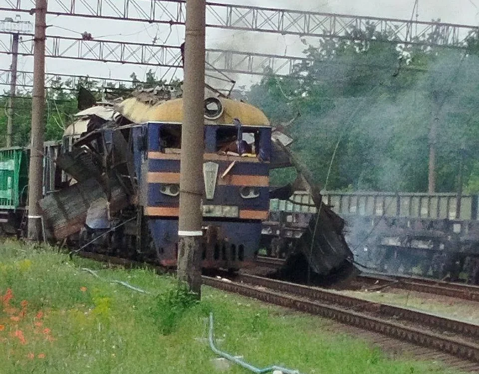 У Запоріжжі ворожий БПЛА влучив у електровоз