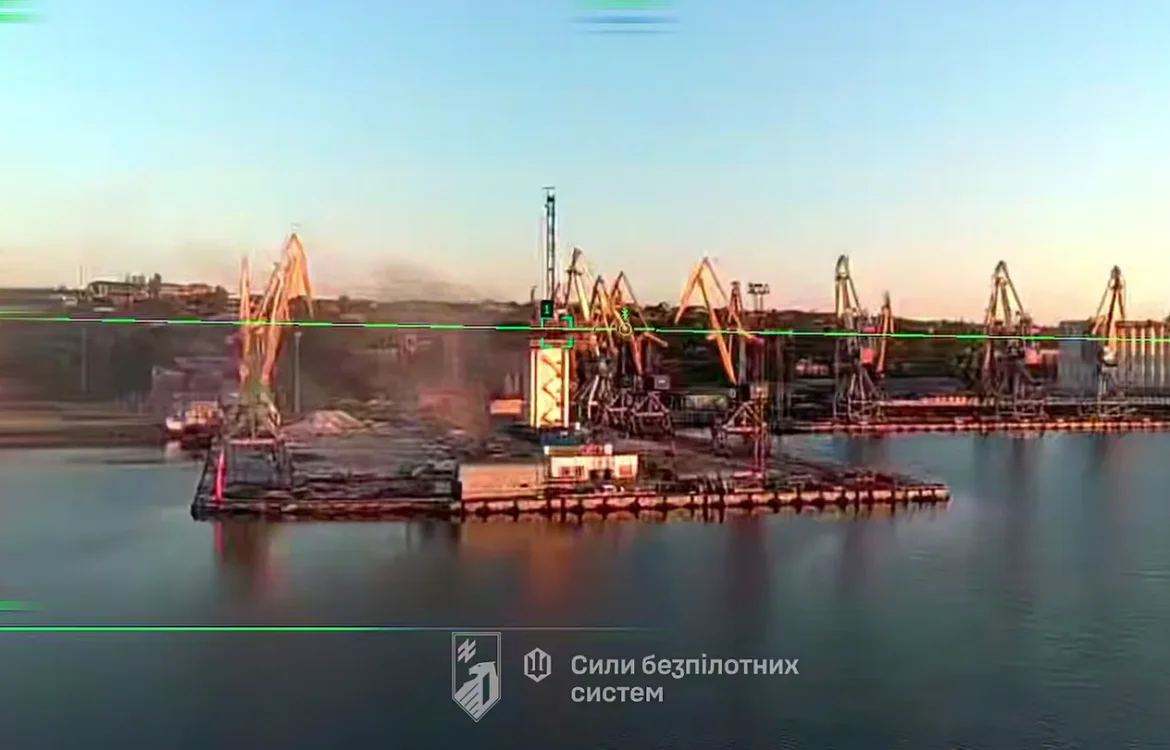 Порт Маріуполя знеструмлено, окупанти втратили важливий логістичний вузол -