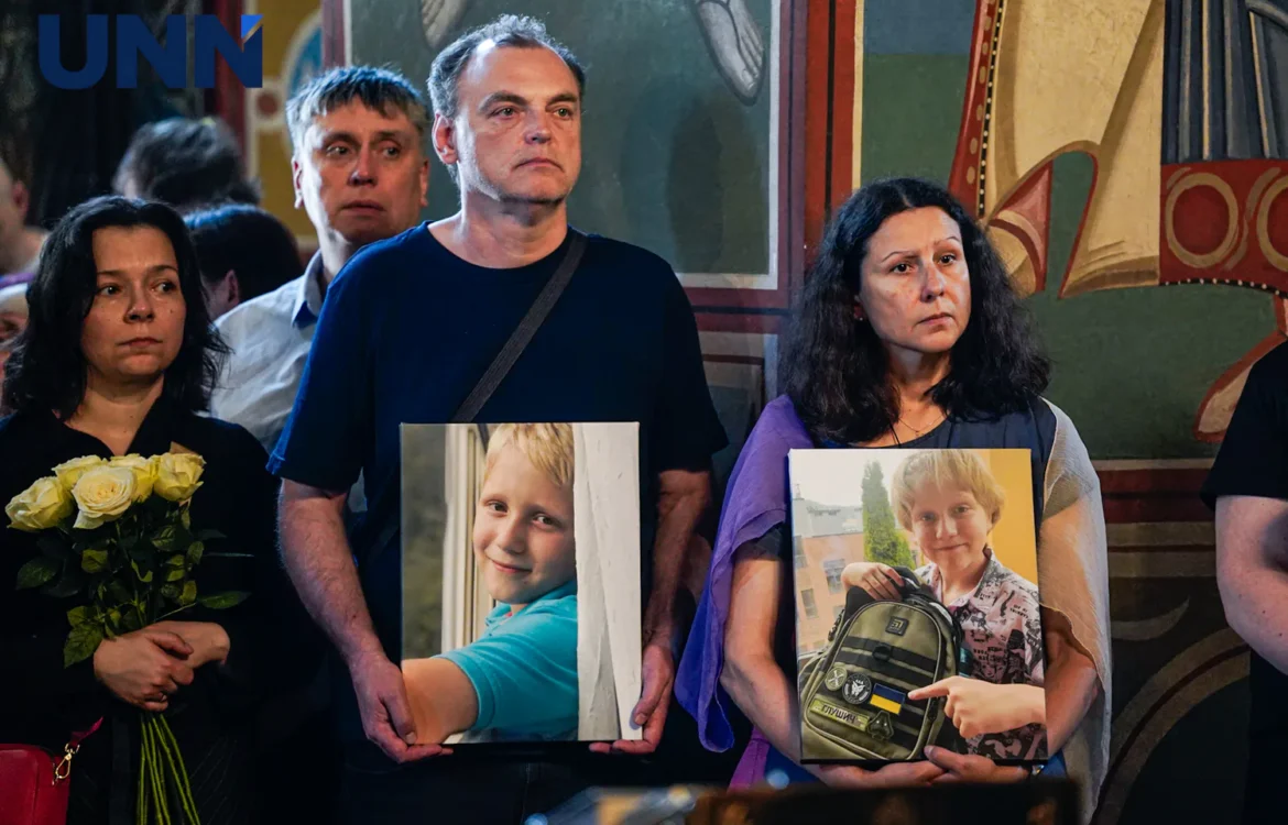 У столиці попрощалися із загиблим у страшній ДТП 12-річним хлопчиком