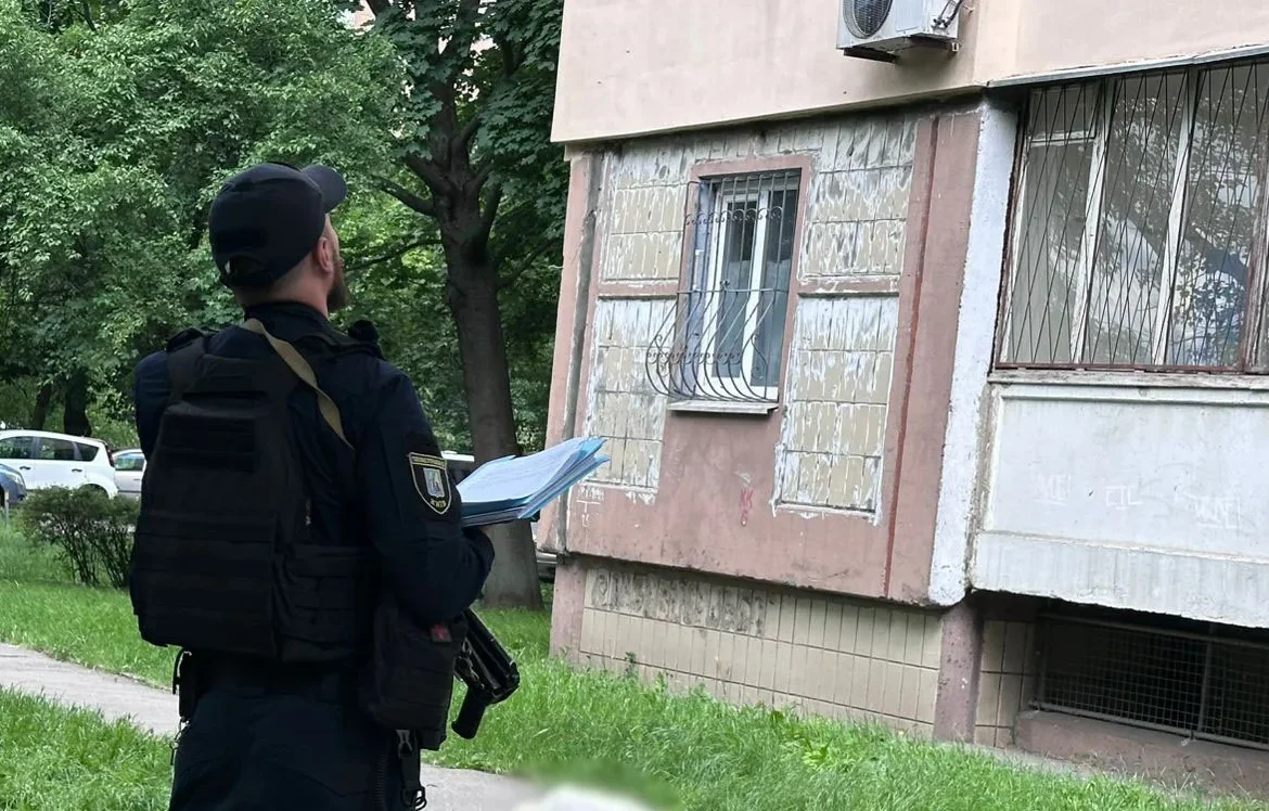 Викинув собаку з шостого поверху - киянину оголосили про підозру